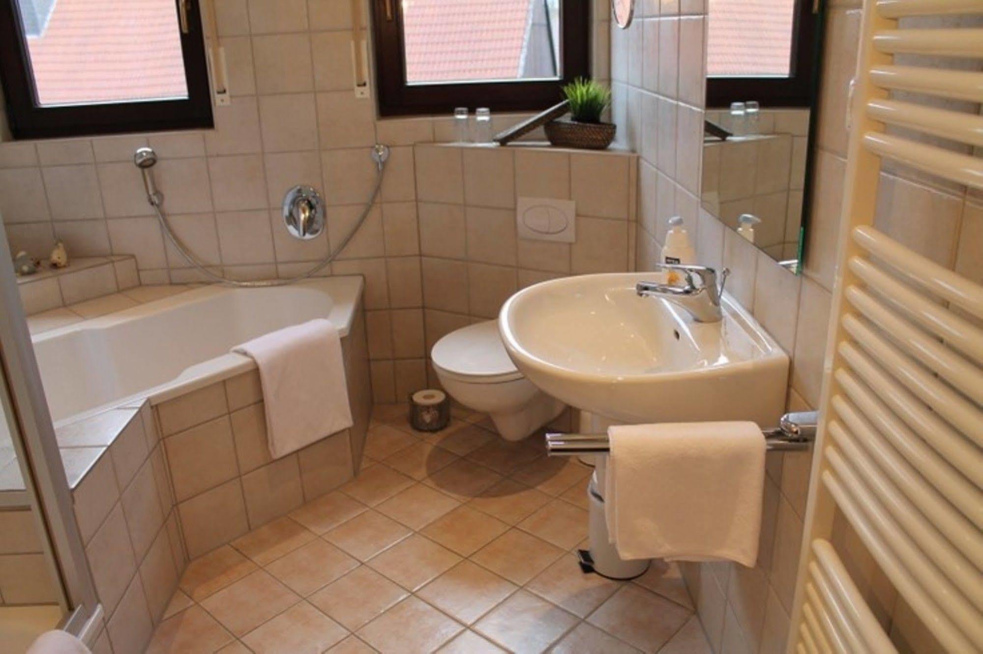 Landhaus Hotel Goeke Hövelhof Εξωτερικό φωτογραφία